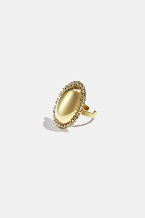 Anello ovale vistoso circondato da pietre