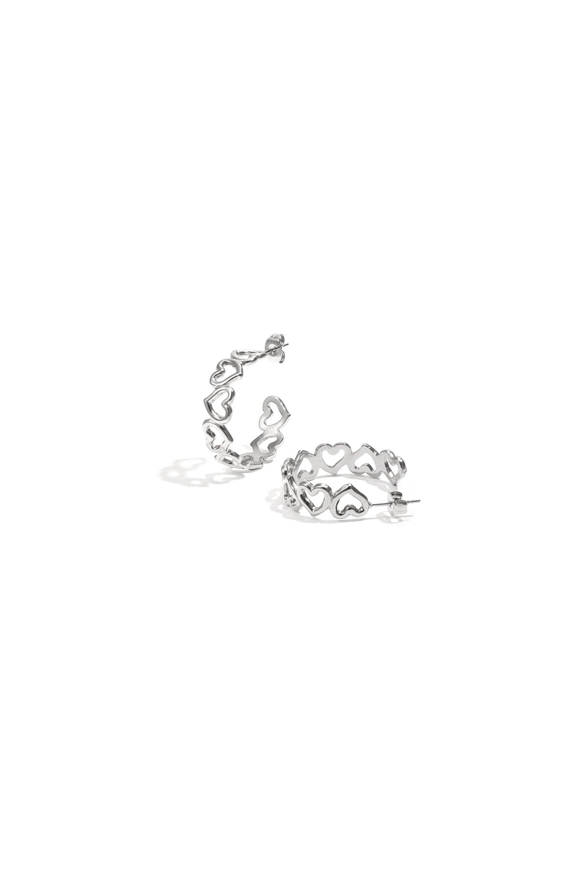 Hoop earrings with alternating hearts