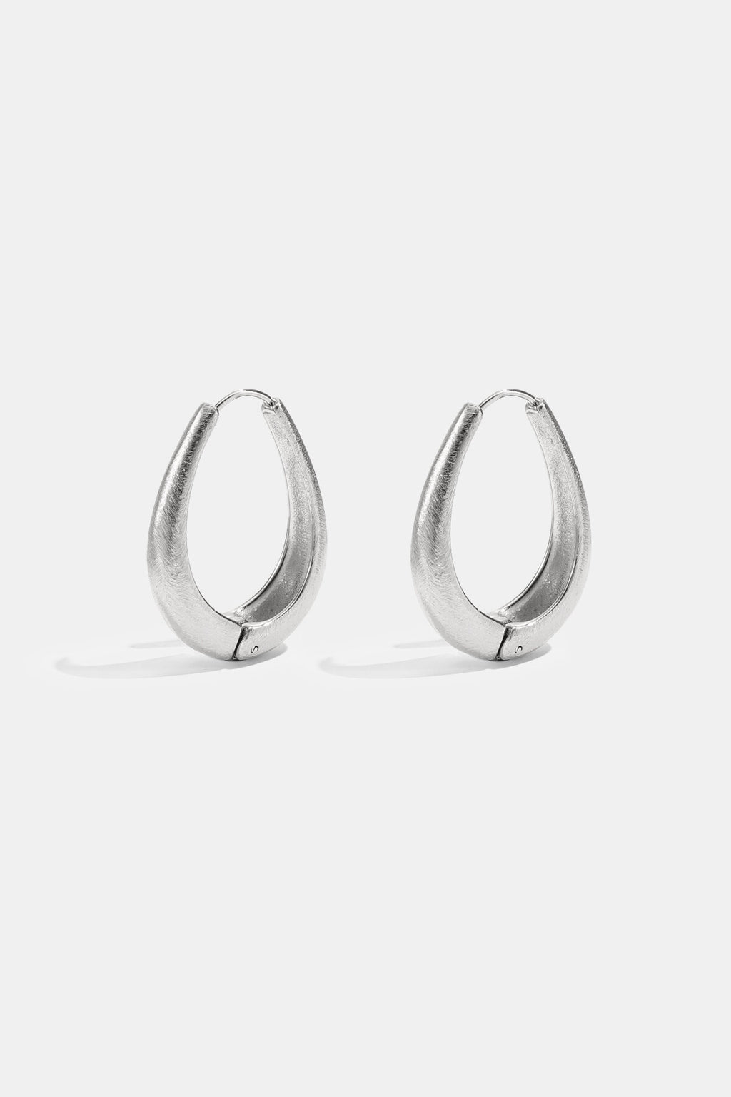Oval-shaped hoop earrings