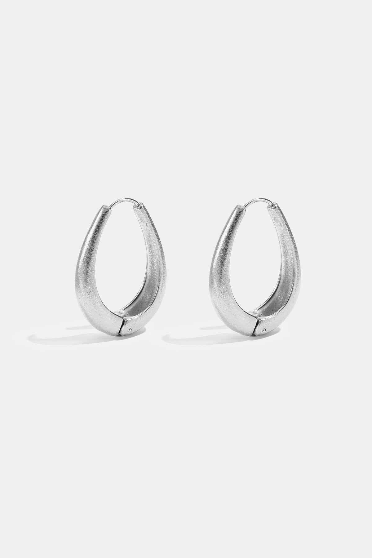 Oval-shaped hoop earrings