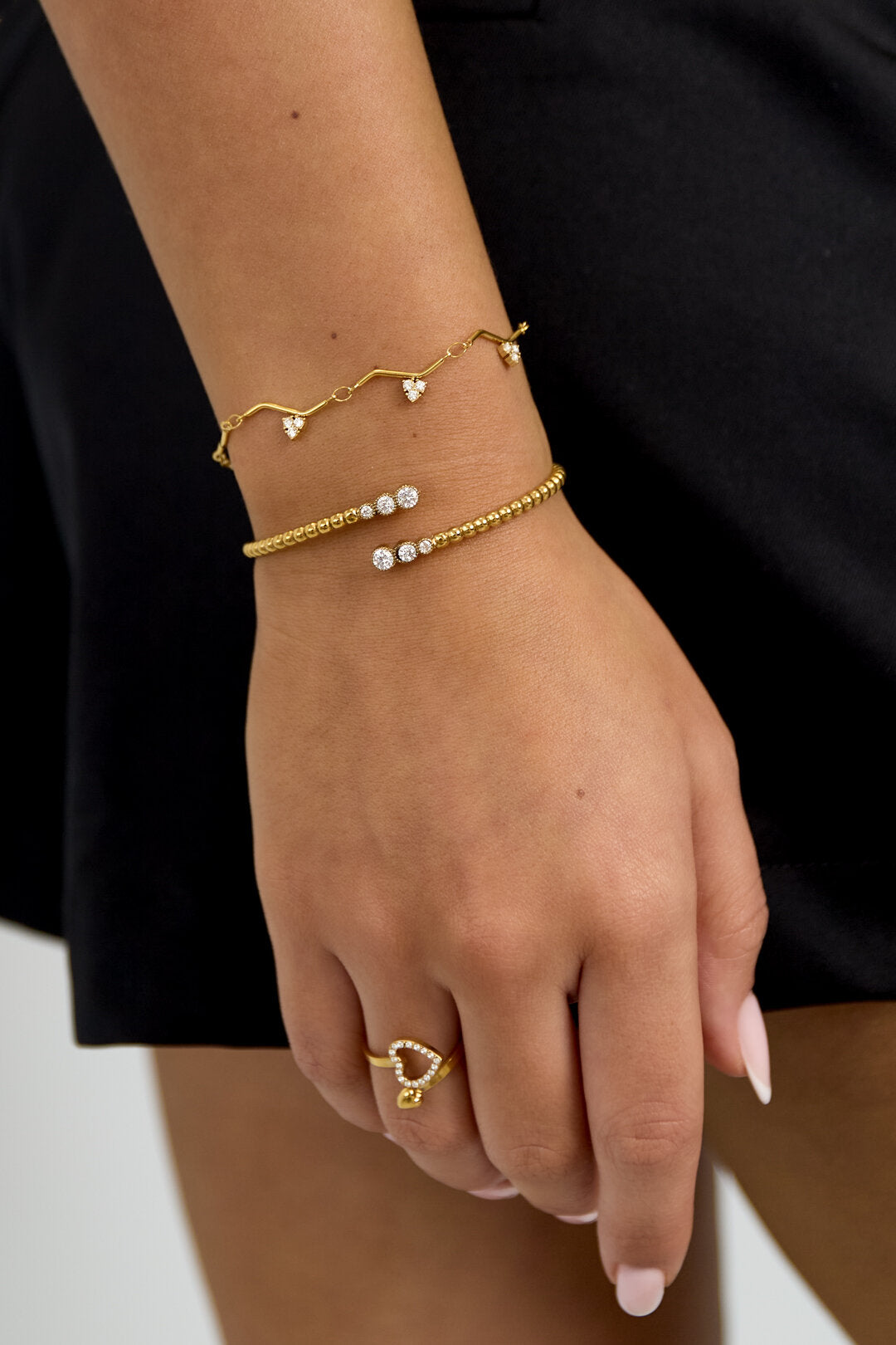 Bracciale con motivo a zigzag e pietre