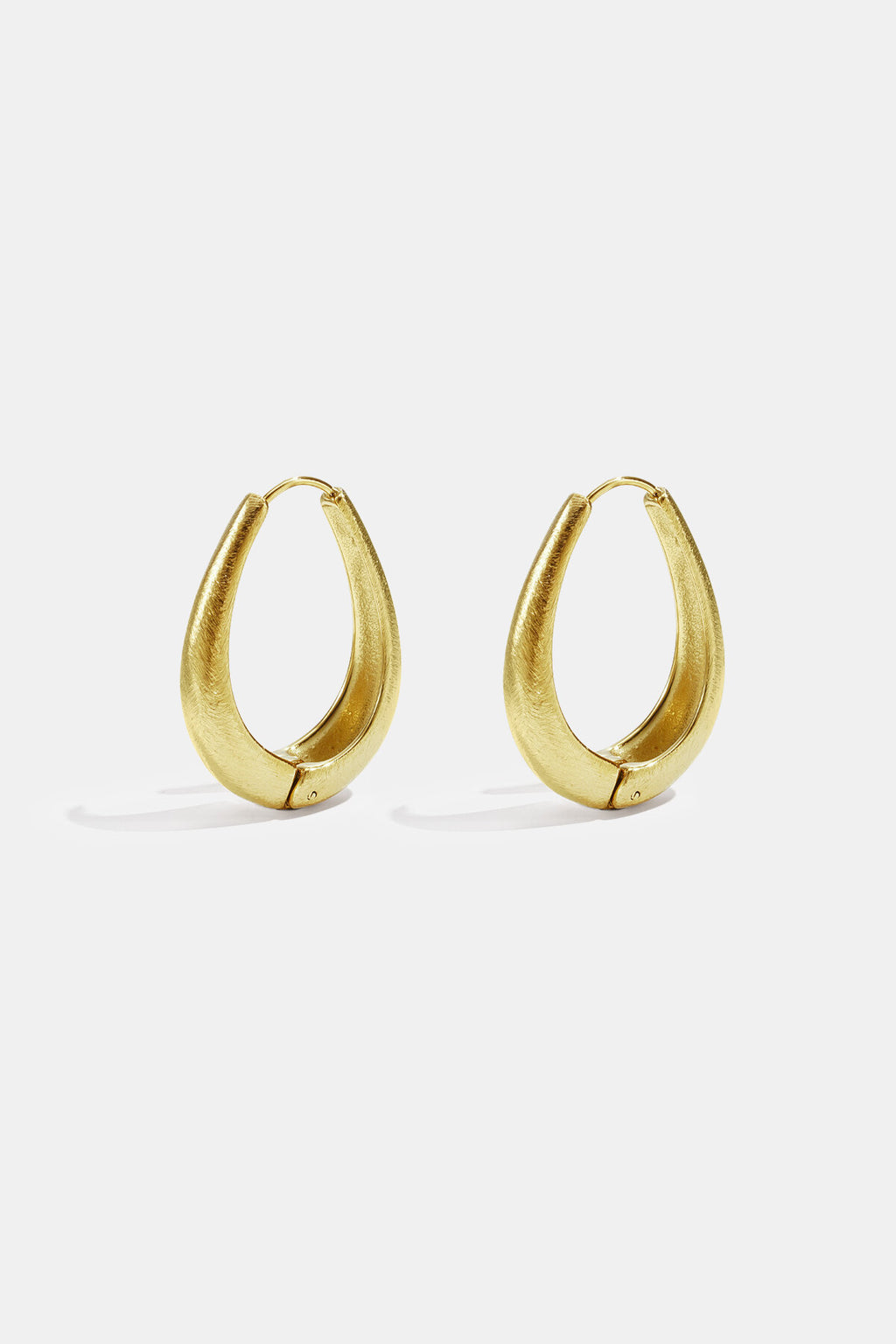 Oval-shaped hoop earrings